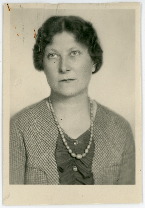 Bibert, Marie Pauline, sünd 1892. Portreefoto välispassi saamiseks esitatud avalduse juurde