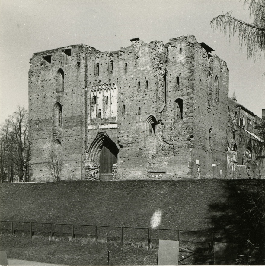 Toomkirik Tartus, vaade läänefassaadile. Rek Johann Wilhelm Krause