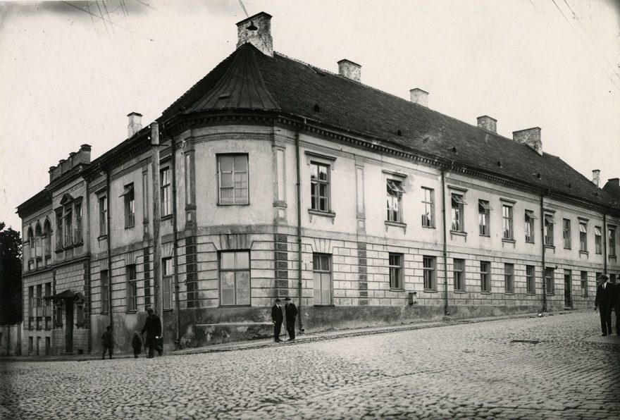 Tartu Tütarlaste Gümnaasium, vaade hoonele nurgalt