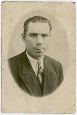 Borrman, Emil, sünd 1909. Portreefoto välispassi saamiseks esitatud avalduse juurde  duplicate photo