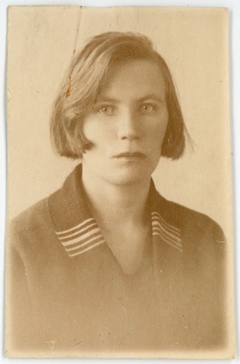 Borrmann, Ida, sünd 1907. Portreefoto välispassi saamiseks esitatud avalduse juurde  duplicate photo
