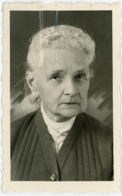 Borstchoff, Elisabeth, sünd 1877. Portreefoto välispassi saamiseks esitatud avalduse juurde  duplicate photo