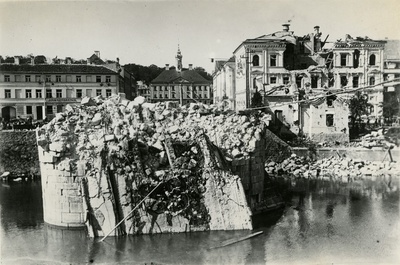 Purustatud Kivisild ja hooned, vaade sillale, taga raekoja plats  duplicate photo