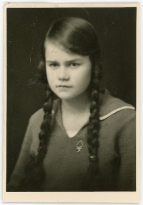 Bulmerincq, Sophie Heleene Natalie von, sünd 1915. Portreefoto välispassi saamiseks esitatud avalduse juurde  duplicate photo