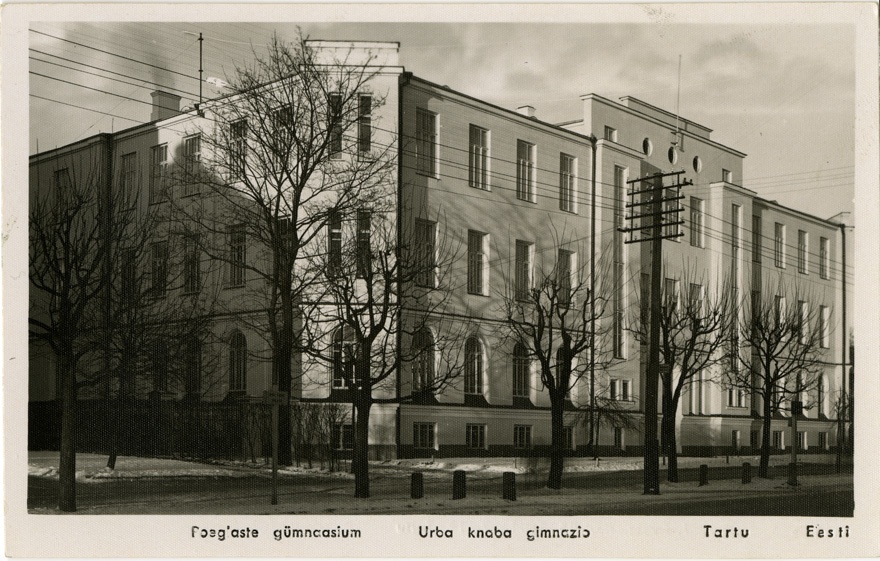 Tartu Poeglaste gümnaasium, vaade hoonele