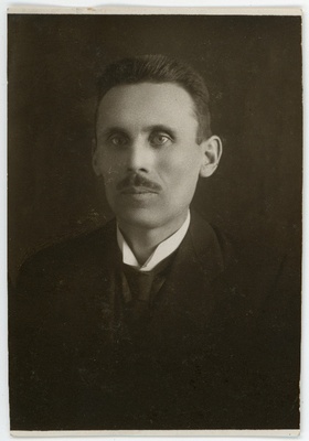 Bärengrub, Martin, sünd 1883. Portreefoto välispassi saamiseks esitatud avalduse juurde  duplicate photo