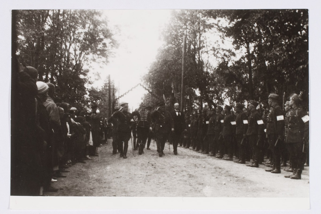 Põhja-Viljandimaa laulupäev 1934.a. Kindral J. Laidoner võetakse pidulikult vastu.