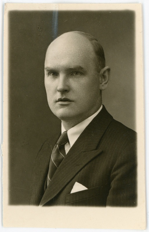 Einmann, Valter, sünd 1905. Portreefoto välispassi saamiseks esitatud avalduse juurde