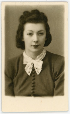 Ekston (Epstein), Anna, sünd 1908. Portreefoto välispassi saamiseks esitatud avalduse juurde  duplicate photo