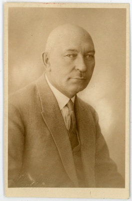 Espenberg, Alfred, sünd 1879. Portreefoto välispassi saamiseks esitatud avalduse juurde  duplicate photo