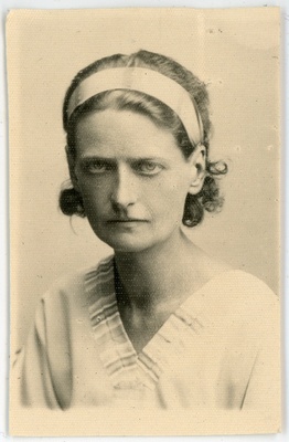 Fabricius, Elsa Maria Sophie Edit, sünd 1902. Portreefoto välispassi saamiseks esitatud avalduse juurde  duplicate photo