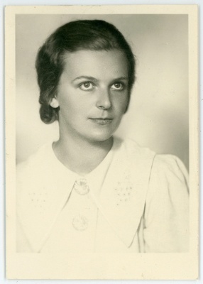 Feldmann, Anneliese Martha, s 1907. Portreefoto välispassi saamiseks esitatud avalduse juurde  duplicate photo