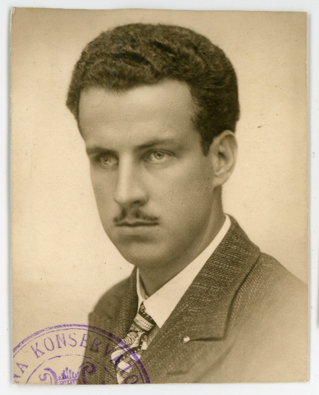 Garšnek, Vitali, sünd 1909. Portreefoto välispassi saamiseks esitatud avalduse juurde