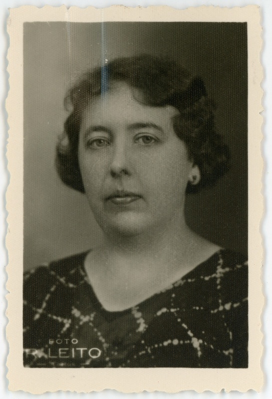 Glasenapp, Irmgard, sünd 1891. Portreefoto välispassi saamiseks esitatud avalduse juurde