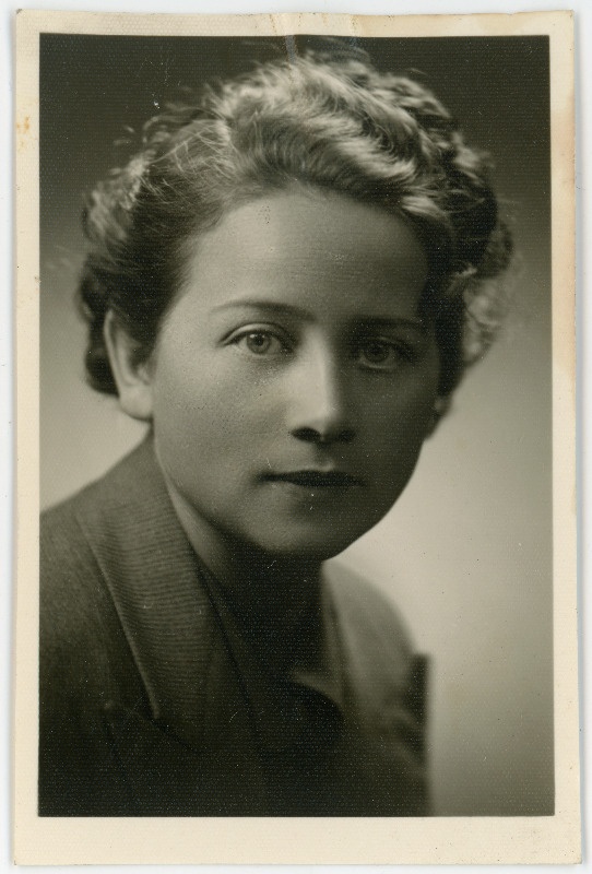 Gor, Rivke, sünd 1905. Portreefoto välispassi saamiseks esitatud avalduse juurde