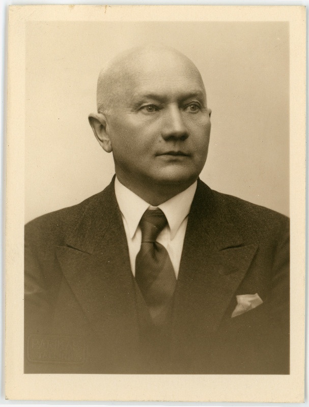 Gerretz, Helmar, s 1877. Portreefoto välispassi saamiseks esitatud avalduse juurde