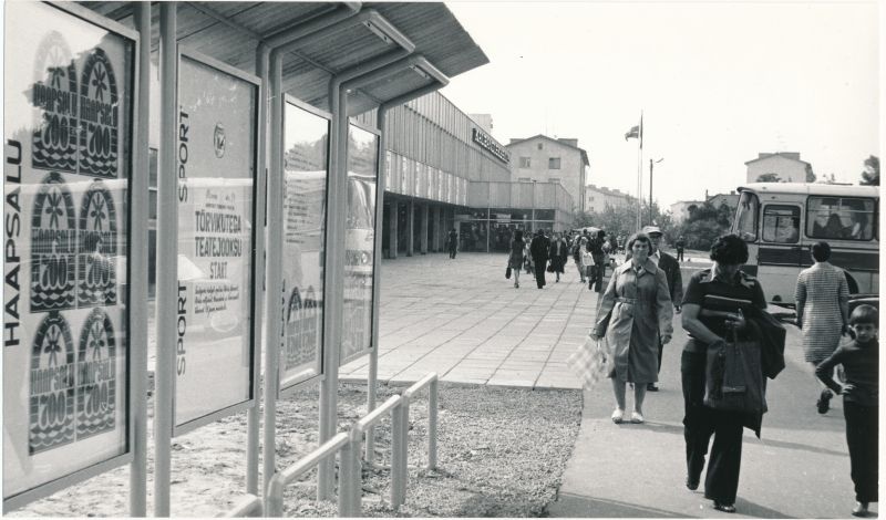 Foto. Haapsalu Kaubanduskeskus, sept. 1979.a. 
Foto: Arvo Tarmula.
