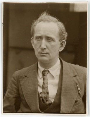 Halliste, Herman(n), sünd 1900. Portreefoto välispassi saamiseks esitatud avalduse juurde  duplicate photo