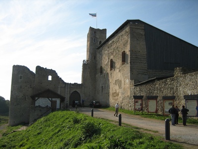 Rakvere castle outside in November - Outside one of the entrances to Rakvere Castle. In November, the tourist season has already ended and you can just watch it from the outside. rephoto