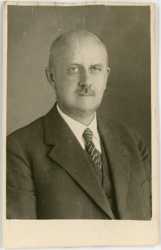 Hammerbeck, Benjamin, sünd 1875. Portreefoto välispassi saamiseks esitatud avalduse juurde