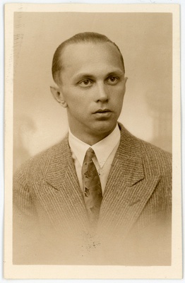 Herodes, Eugen, s 1906. Portreefoto välispassi saamiseks esitatud avalduse juurde  duplicate photo