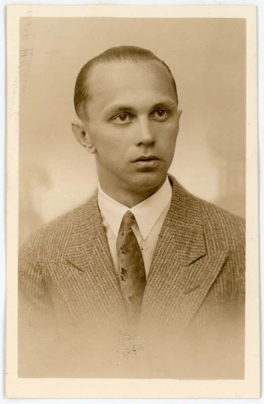 Herodes, Eugen, s 1906. Portreefoto välispassi saamiseks esitatud avalduse juurde