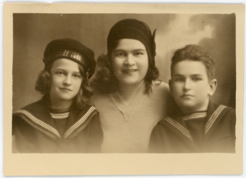 Nadežda, Sigrid ja Bernhard Johanson. Passitaotluse foto