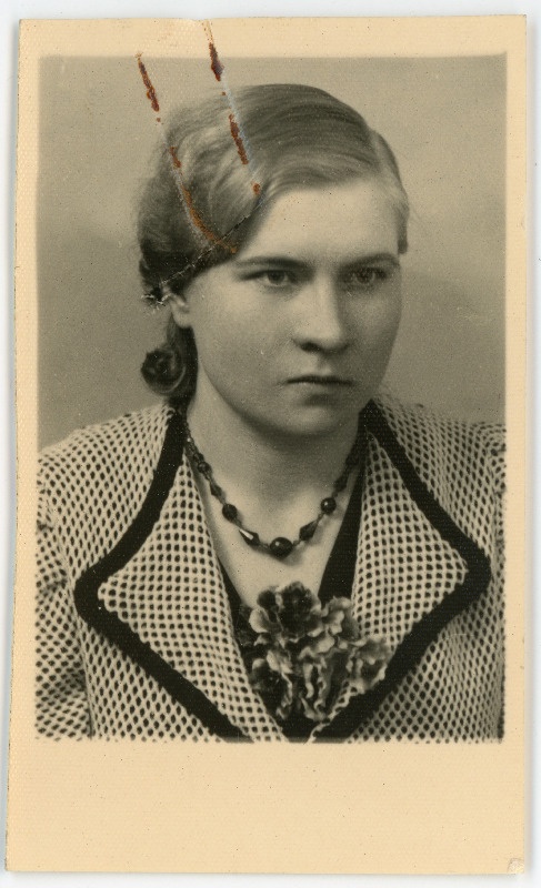 Aleksandra Jõgi. Passitaotluse foto