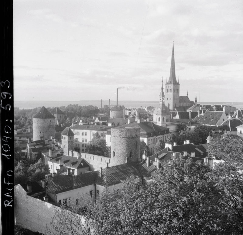 Tallinn, vaade Toompealt Oleviste kiriku poole