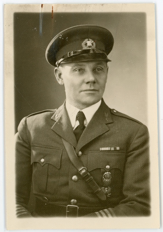 Julius Kallaste. Välispassi taotluse juurde lisatud foto