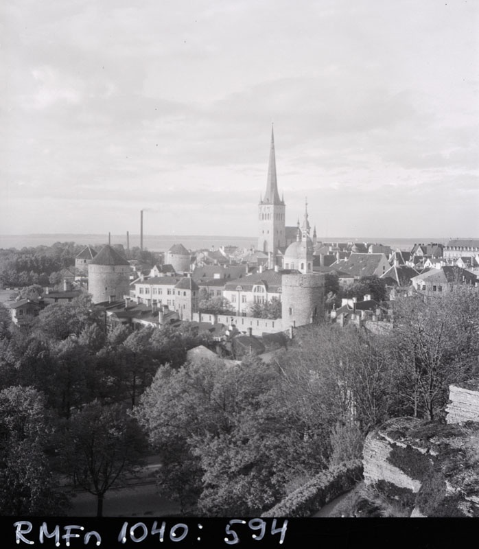 Tallinn, vaade Toompealt Oleviste kiriku poole