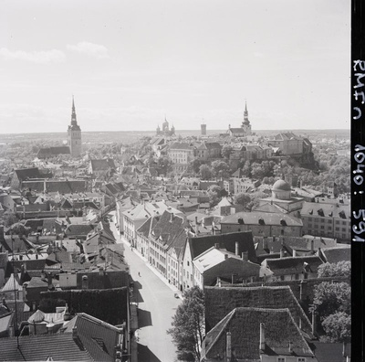 Tallinn, vaade Oleviste kiriku tornist Toompea poole  similar photo