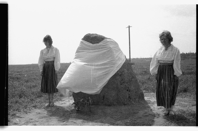 Opening the memorial of the Kalina school; in clothes, ladies watching the stone