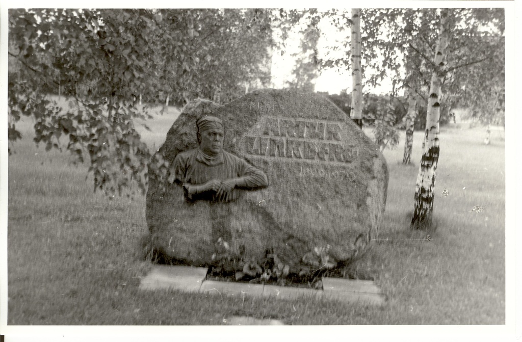 Photo and negative, a memorial stone in Väätsal in 1982, built at the birthplace of a. Linkberg