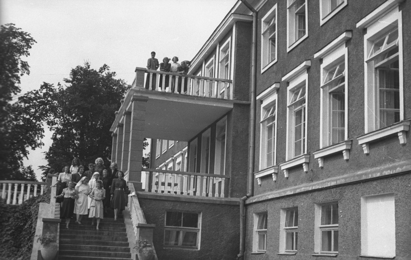 Inimesed puhkamas Pühajärve sanatoorses puhkekodus