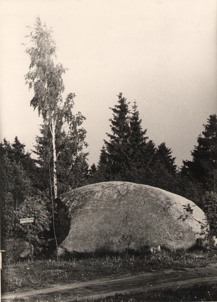 Photo. Kreutzwald stone in Karlis. 1966.