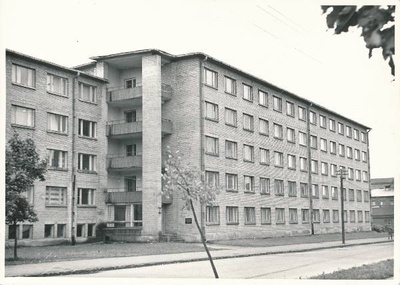 Tartu Ülikool. Ühiselamu Tiigi tn 14. Sügis, 1962.a.  similar photo