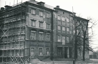 Tartu ülikool, lõpetatakse ühiselamu Pälsoni 23 (Pepleri 23) ehitamist. 1953. Foto Hillar Palamets.  similar photo