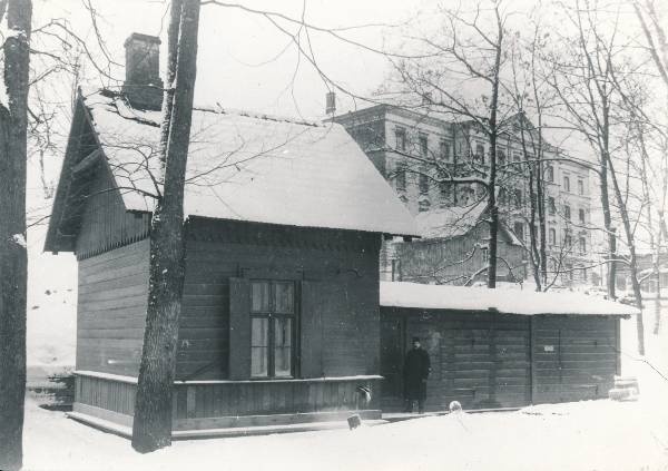 Tartu ülikool, pumbamaja (Baeri t). Taga ajalooarhiivina tuntud maja (praegu J. Liivi 1). Tartu, 1905-1915.