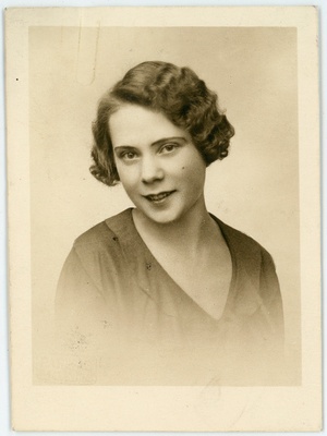 Elfriede-Alvine Lumi. Passitaotluse foto  duplicate photo