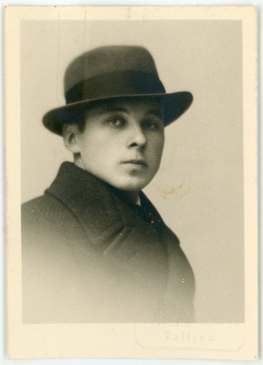Maddi, Eduard, s 1911. Portreefoto välispassi saamiseks esitatud avalduse juurde  duplicate photo