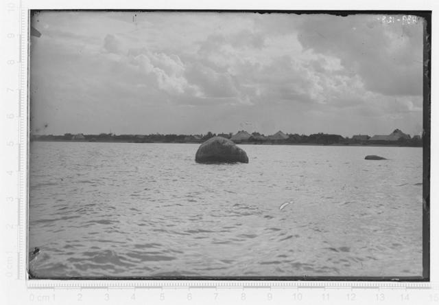 Big stone near Krasnaja Gorka in the water of the Peipsi beach in 1921