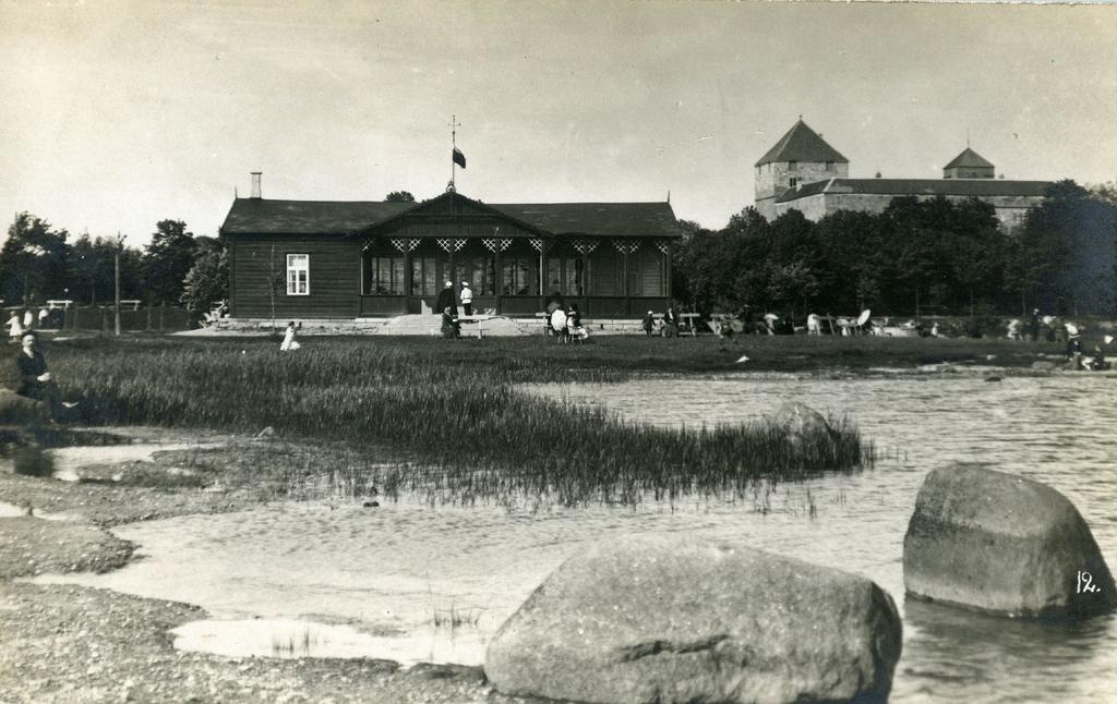 Joogipaviljon Kuressaare rannas