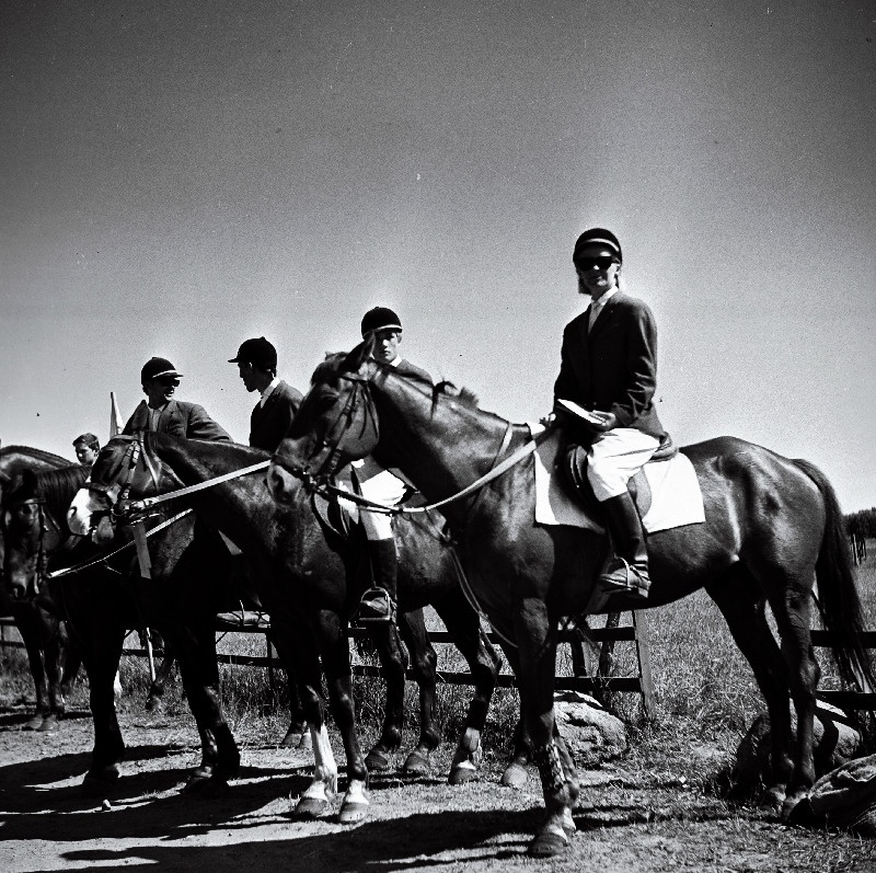 Viljandis toimunud ratsutamisvõistlustest osavõtnud Tartu rajooni võistkond võistluste lõpetamisel.