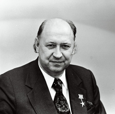 Vunk, Arnold, sotsialistliku töö kangelane - Harju rajooni Kuusalu kolhoosi esimees.  duplicate photo