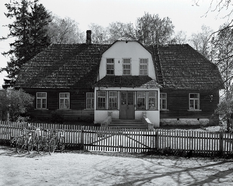 Vaade Lenini-nim näidissovhoosi Elva osakonna kontorile.