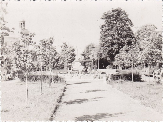 Komsomoli nim. park linnuse ees