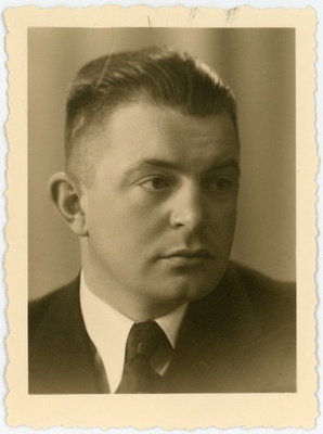 Artur Mägi. Passitaotluse foto  similar photo