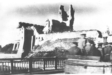 Teise maailmasõja purustused Narvas. Linnus
