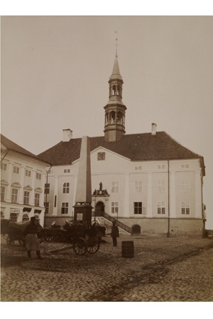 Raekoja väljak. 1886.a.